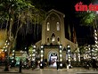 Церкви Ханоя ярко освещены накануне Рождества