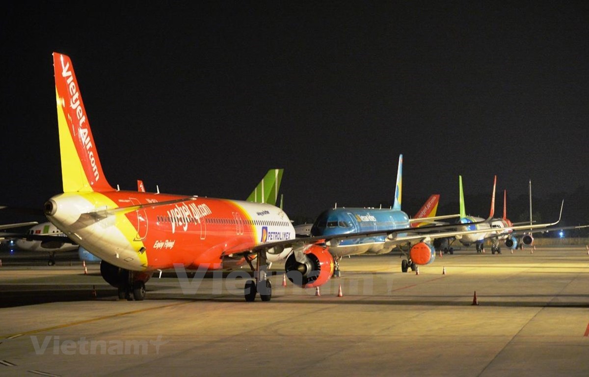 Самолеты простаивают в аэропорту Нойбай. (Фото: Хоанг Ань / Vietnam +)