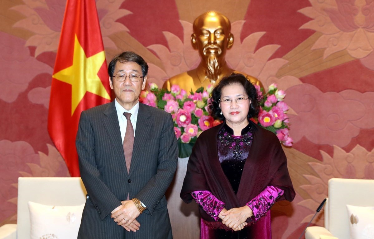 Председатель НС Нгуен Тхи Ким Нган приняла посла Японии во Вьетнаме Умеду Кунио в свящи с окончанием послом срока полномочий. (Фото: Чонг Дык/ВИА)