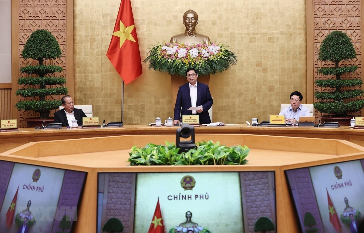 Премьер-министр Фам Минь Тьинь на заседании 15 апреля. (Фото: ВИА)