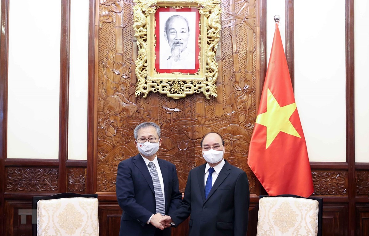 Президент страны Нгуен Суан Фук принял посла Японии во Вьетнаме Ямаду Такио. (Фото: Тхонг Нят/ВИА)