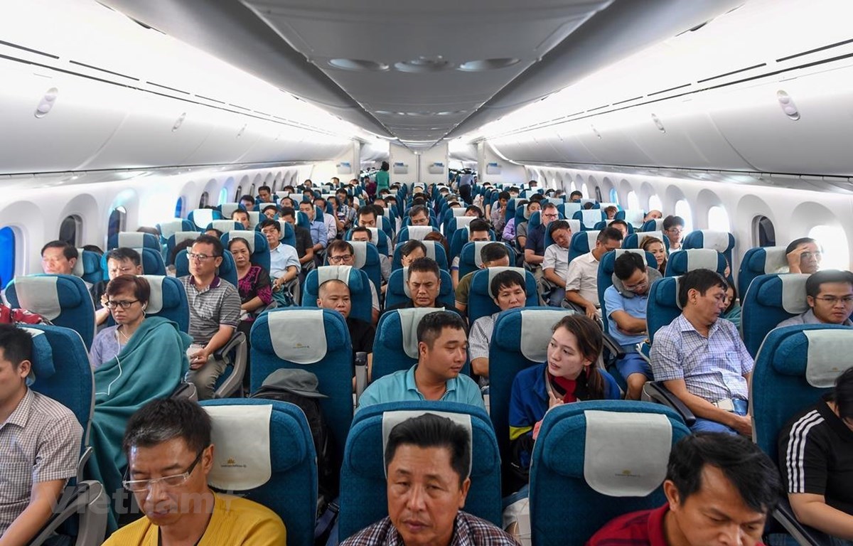 Пассажиры на первом коммерческом рейсе Вьетнамских авиалиний Боинг 787-10. (Фото: Минь Туан / Вьетнам +)