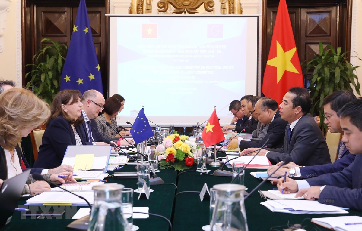 Первое заседание Подкомитета по политическим вопросам в рамках Объединенного комитета по реализации Рамочного соглашения о всеобъемлющем партнерстве и сотрудничестве между Вьетнамом и ЕС (PCA). (Фото: Лам Кхань/ВИА)