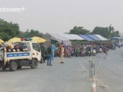 Дорожная милиция Ханоя помогает тысячам людей, возвращающихся домой на мотоциклах