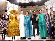 Вьетнамский показ мод «сияет» на World EXPO