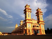 Путешествие по Вьетнаму: шедевр религиозной архитектуры в Тэйнине