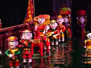 Деревня поддерживает древний кукольный театр на воде