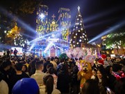 Ханой: В канун Рождества 2023 года в церкви стекается море людей