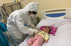 Самый маленький пациент c COVID-19 во Вьетнам был успешно вылечен