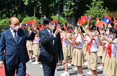Лаосская пресса: Визит призван подтвердить последовательную позицию в развитии отношений с Вьетнамом