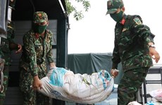 Красивые, трогательные и близкие изображения солдат, помогающих людям во время эпидемии