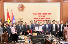 Вьетнам и Лаос подписали соглашение о сотрудничестве в сфере труда и социального обеспечения