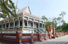 Туризм во Вьетнаме: Уникальная пагода из чашек 