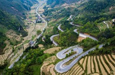 «Дорога счастья» на скалистом плато Хажанг