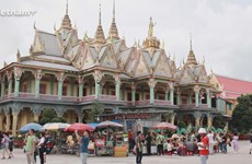 Пагода с самой большой статуей лежащего Будды во Вьетнаме в Шокчанге