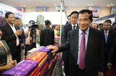 Прошло мероприятие по открытию пограничного рынка на границе Вьетнам-Камбоджа