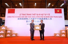 Вьетнам подарил Китаю медицинское оборудование на сумму 500 000 долларов США