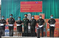 Вьетнамские военные подарили Лаосу медикаменты для борьбы с COVID-19