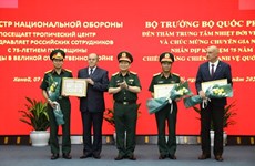 Министр обороны посетил Вьетнамо-Российский тропический центр