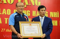 Футбольный тренер Пак Ханг Сео удостоен Ордена труда второй степени