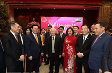 Генеральный секретарь ЦК КПВ, президент страны Нгуен Фу Чонг поздравляет парторганизацию, власть, вооруженные силы и жителей столицы Ханой