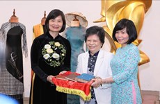Передача Музею женшин изображений, документов и предметов в честь вьетнамских женщин
