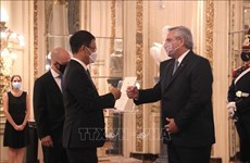 Посол Вьетнама вручил верительные грамоты президенту Аргентины
