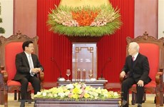 Развивать и впредь отношения солидарности между Вьетнамом и Лаосом