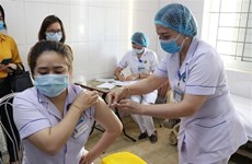 На утро 18 апреля новых случаев заражения COVID-19 во Вьетнаме не зарегистрировано, вакцинированы почти 67.000 человек