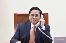 Премьер-министр Фам Минь Тьинь совершил телефонный разговор с премьер-министром Сингапура Ли Сянь Луном