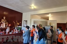 Зарубежные вьетнамцы почтили память президента Хо Ши Мина