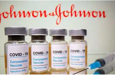 Министр здравоохранения работает с Johnson & Johnson над поставкой вакцины против COVID-19