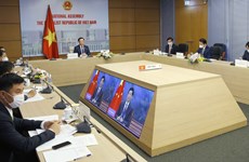 Председатель НС Выонг Динь Хюэ провел онлайн-беседу с Китайским коллегой Ли Чжаншу