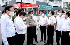 Премьер-министр проинспектировал борьбу с пандемией в Хошимине