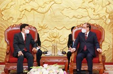 Генеральный секретарь ЦК НРПЛ, президент Лаоса Тонглун Сисулит встретился с бывшим высшими руководителями Вьетнама