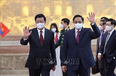 Премьер-министр Фам Минь Тьинь имел встречу с Тонглуном Сисулитом - Торжественный прием в честь лаосского руководителя