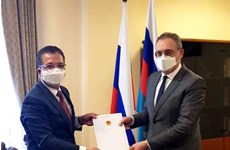Вьетнам направлен на получение первой партии российской вакцины против COVID-19 в июле или августе