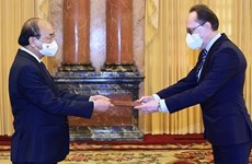 Посол России во Вьетнаме вручил верительные грамоты президенту страны Нгуен Суан Фуку