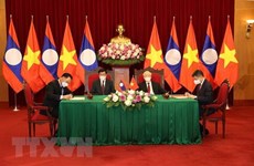 Лаосская газета: Особая солидарность и всестороннее сотрудничество между Лаосом и Вьетнамом становится все крепче