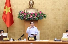 Премьер-министр Фам Минь Тьинь: необходимые новые идеи и решения в профилактике и борьбе с COVID-19
