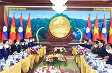 Президент государства Нгуен Суан Фук провел переговоры с генеральным секретарем и президентом Лаоса