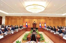 Президент государства Нгуен Суан Фук имел встречу с председателем Национального собрания Лаоса