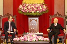 Генеральный секретарь Нгуен Фу Чонг принял посла Российской Федерации во Вьетнаме