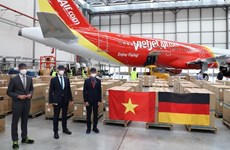 Транспортировка 10 тонн помощи от немецких друзей и вьетнамской общины во Вьетнам