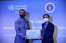 ВОЗ представляет медицинские принадлежности для поддержки Вьетнама в борьбы с COVID-19