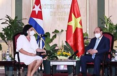 Президент Нгуен Суан Фук принял руководителей ассоциаций кубино-вьетнамской дружбы