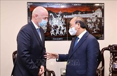 Президент Нгуен Суан Фук принял президента Всемирной федерации футбола
