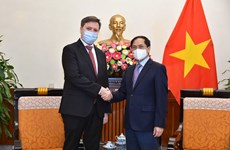 Министр иностранных дел Буй Тхань Шон принял посла Республики Польша во Вьетнаме