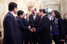 Премьер-министр Фам Минь Тьинь провел переговоры с Премьер-министром Франции Жаном Кастексом