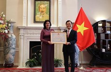 Бывший посол Кубы во Вьетнаме награждена Орденом Дружбы